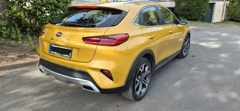 Gebraucht Kia XCeed Spirit 140 PS (102 kW) 2020 Gold SUV