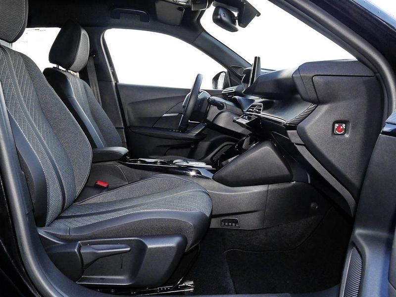 Gebraucht Peugeot e-2008 Allure 114 kW (156 PS) 2023 Perla nera schwarz SUV