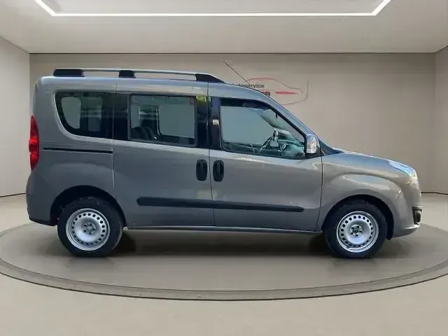 Gebraucht Opel Combo Edition 120 PS (88 kW) 2017 Muskatgrau/muskat braun(m2) Van / Kleinbus