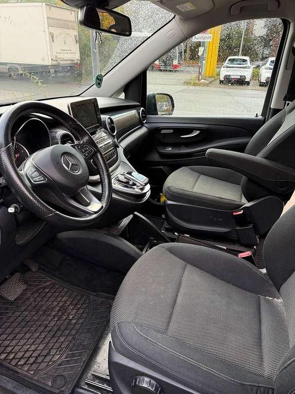 Gebraucht Mercedes V220 163 PS (119 kW) 2018 Grau Van / Kleinbus