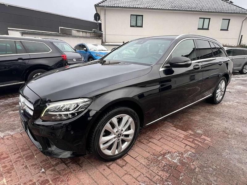 Gebraucht Mercedes C220 Avantgarde 194 PS (142 kW) 2019 Schwarz Kombi