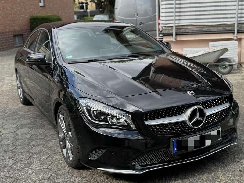 Schwarz Gebraucht 2017 Mercedes CLA200 Limousine | 17.000 € (Etwas zu teuer) - Bild 1/4