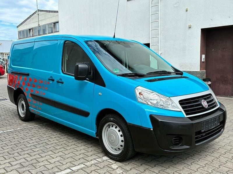 Blau Gebraucht 2016 Fiat Scudo Van / Kleinbus | 8.800 € (Fairer Preis) - Bild 1/4
