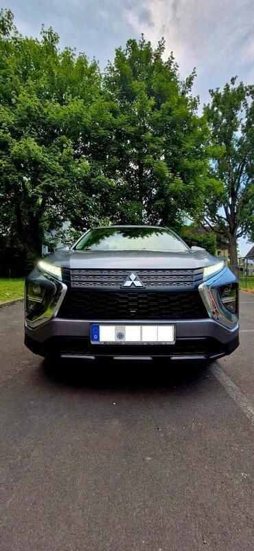 Grau Gebraucht 2021 Mitsubishi Eclipse Cross Basis SUV | 20.199 € (Fairer Preis) - Bild 1/4
