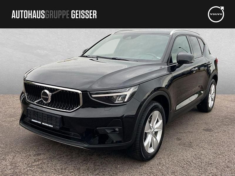 Onyx schwarz Gebraucht 2022 Volvo XC40 Core SUV | 26.750 € (Superpreis) - Bild 1/4
