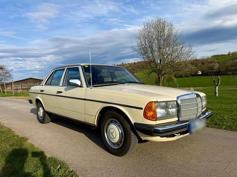 Gebraucht Mercedes E300 88 PS (64 kW) 1981 Beige Limousine
