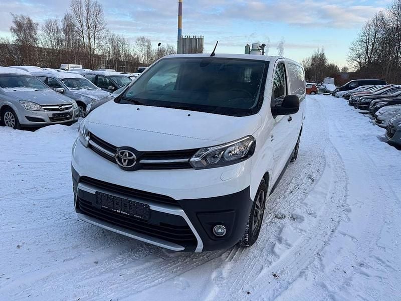 Gebraucht Toyota Proace 122 PS (89 kW) 2021 Weiß Van / Kleinbus