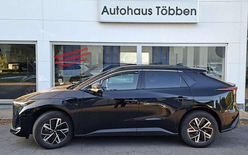 Onyxschwarz Gebraucht 2023 Toyota bZ4X SUV | 31.990 € (Guter Preis) - Bild 1/4