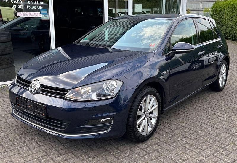 Blau Gebraucht 2015 VW Golf VII LOUNGE Limousine | 9.450 € (Superpreis) - Bild 1/4