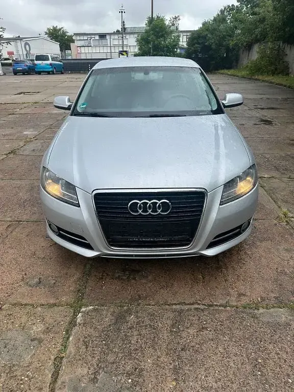 Gebraucht Audi A3 Sport 105 PS (77 kW) 2011 Silber Kleinwagen
