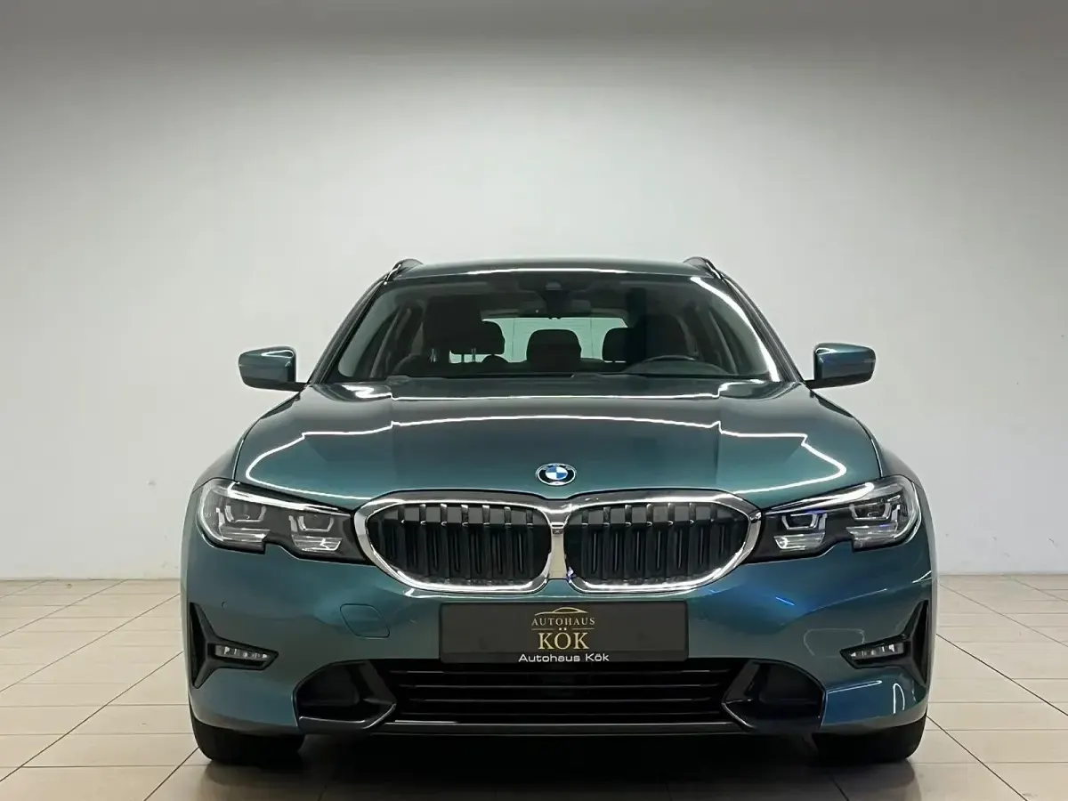 Gebraucht BMW 330 Sport Line 258 PS (189 kW) 2020 Blau Kombi