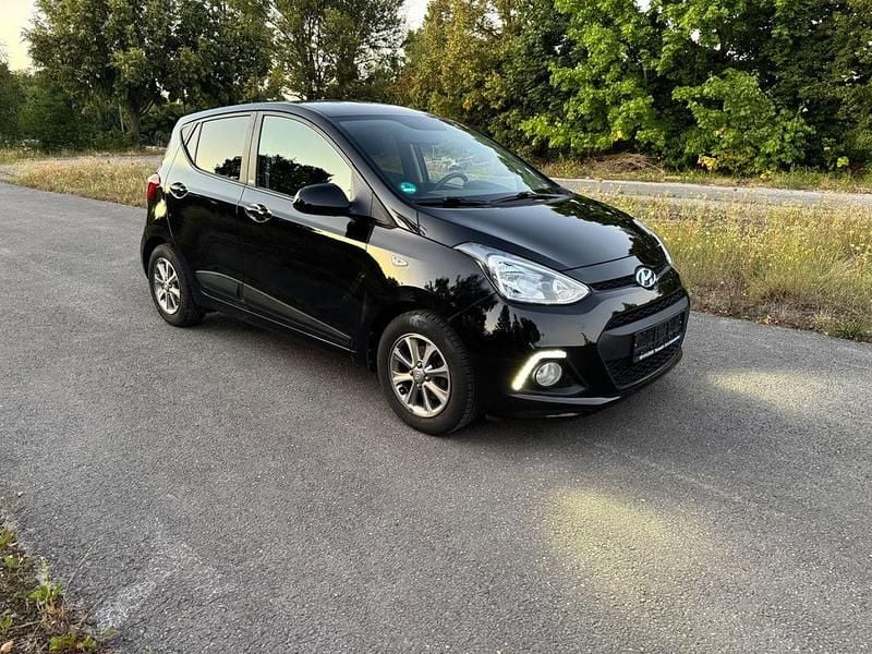 Schwarz Gebraucht 2016 Hyundai i10 Passion Kleinwagen | 6.299 € (Guter Preis) - Bild 1/4