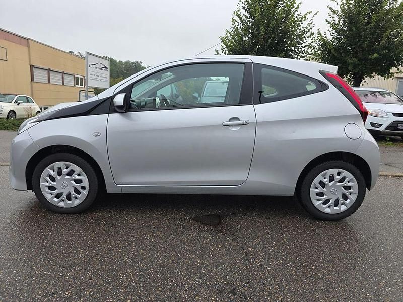 Gebraucht Toyota Aygo X-play 72 PS (52 kW) 2020 Silber Kleinwagen