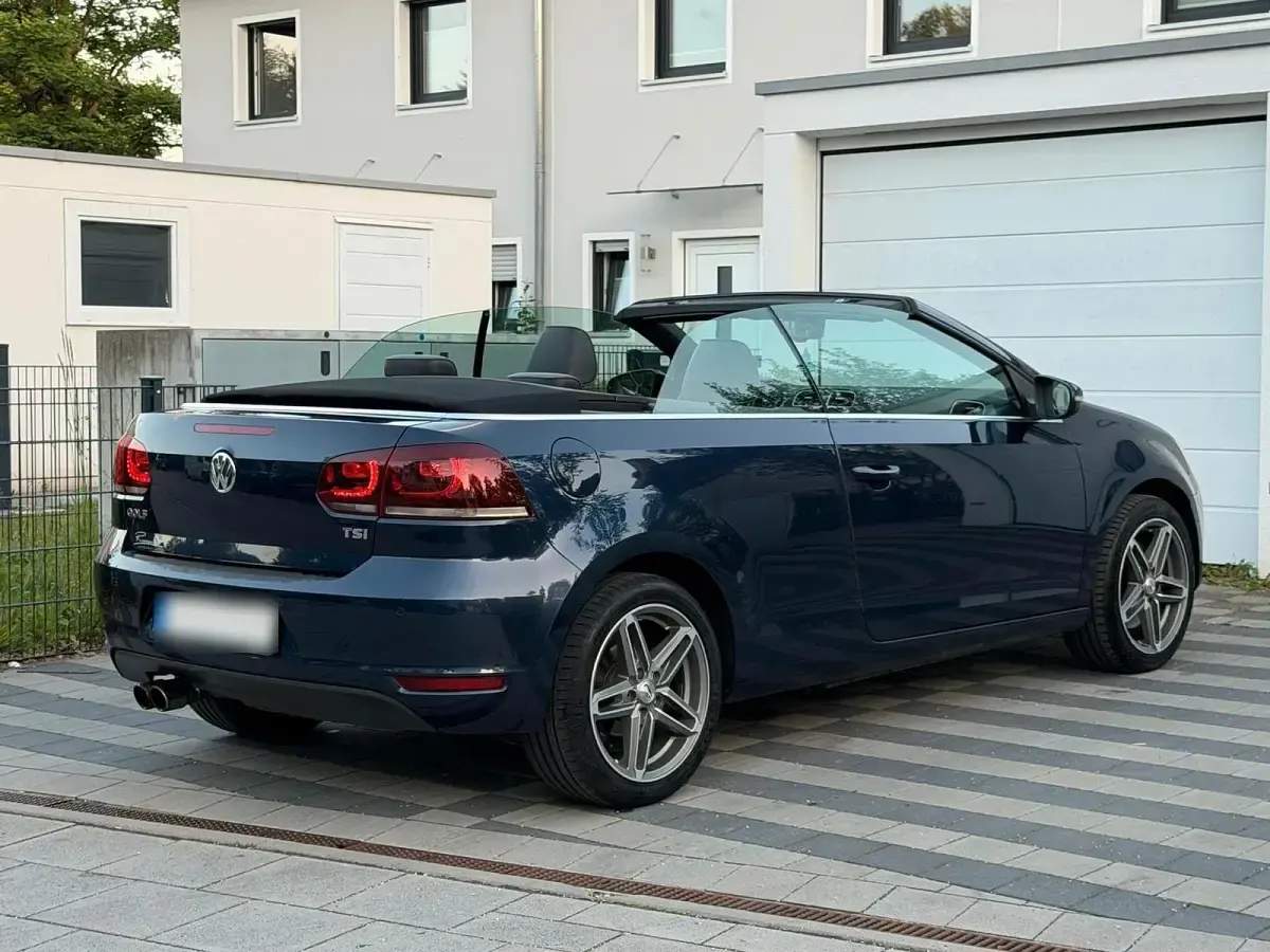 Gebraucht VW Golf Cabriolet 160 PS (117 kW) 2012 Blau Cabrio