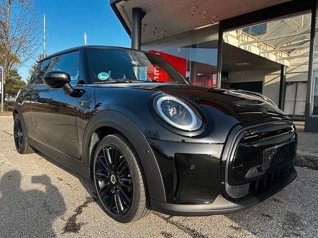 Gebraucht Mini Cooper SE Classic 135 kW (184 PS) 2022 Schwarz Kleinwagen