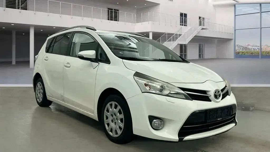 Gebraucht Toyota Verso Basis 111 PS (81 kW) 2016 Weiß Van / Kleinbus