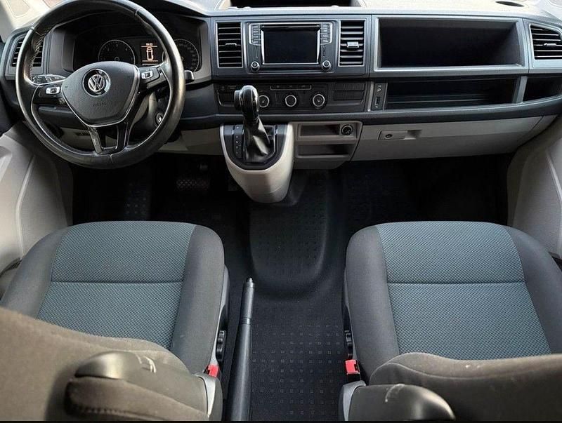 Gebraucht VW Transporter Life 179 PS (131 kW) 2016 Grau Van