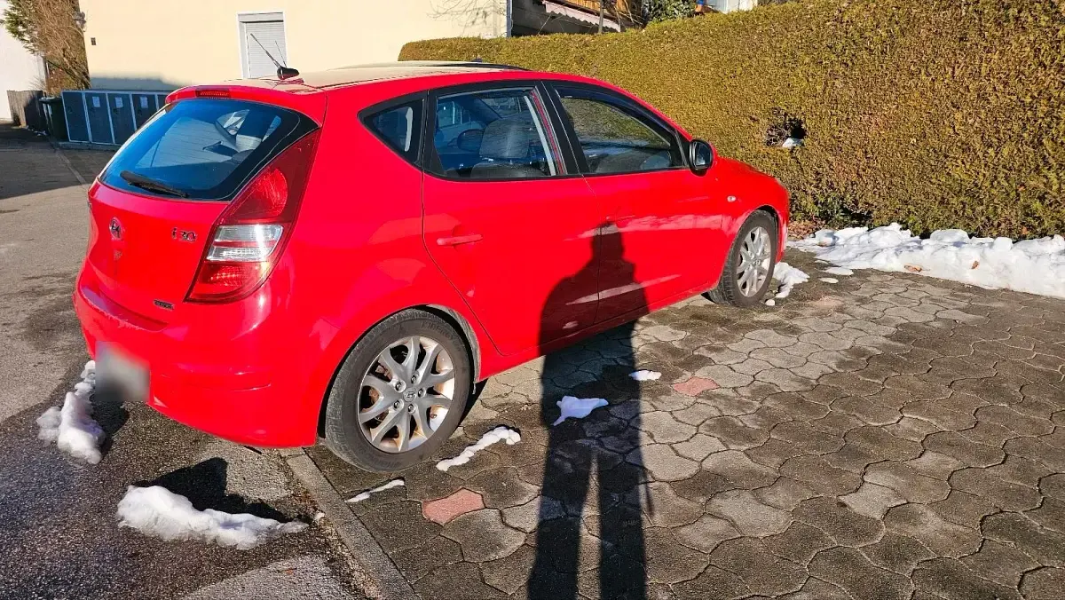 Gebraucht Hyundai i30 116 PS (85 kW) 2008 Rot Kleinwagen