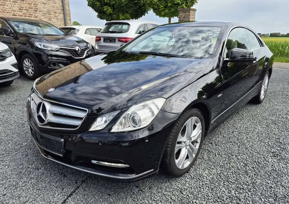 Gebraucht Mercedes E350 306 PS (225 kW) 2011 Obsidianschwarz Coupé