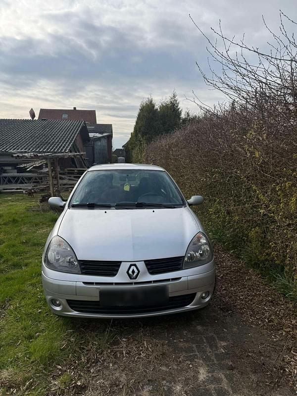Gebraucht Renault Clio II 58 PS (42 kW) 2005 Silber Kleinwagen