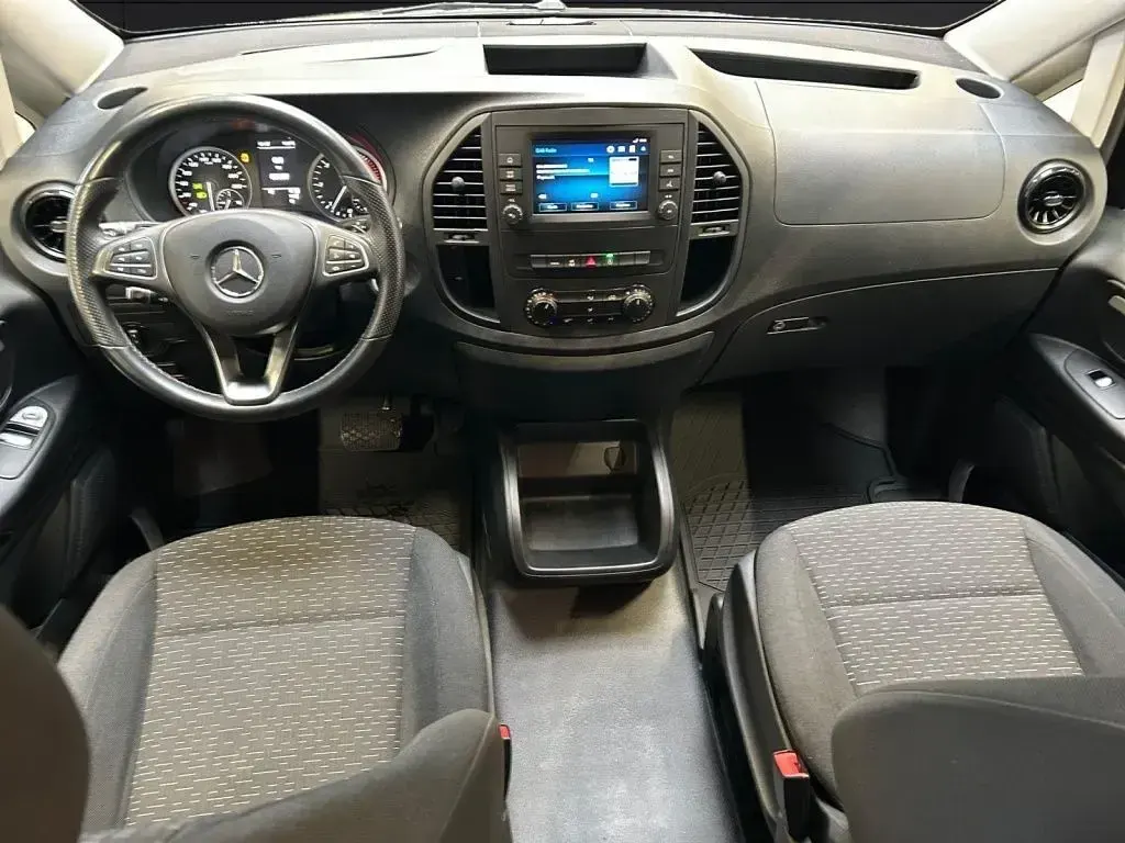 Gebraucht Mercedes Vito 190 PS (139 kW) 2024 Obsidianschwarz metallic Van