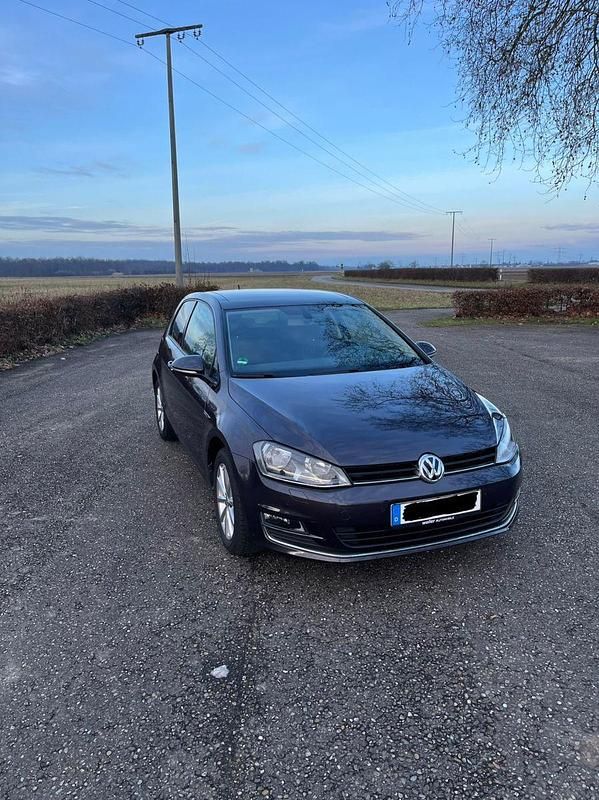 Gebraucht VW Golf VII LOUNGE 86 PS (63 kW) 2016 Limousine