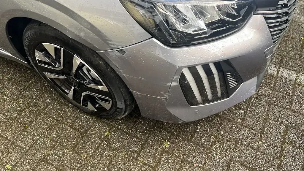 Gebraucht Peugeot 208 Allure 101 PS (74 kW) 2025 Grau Kleinwagen