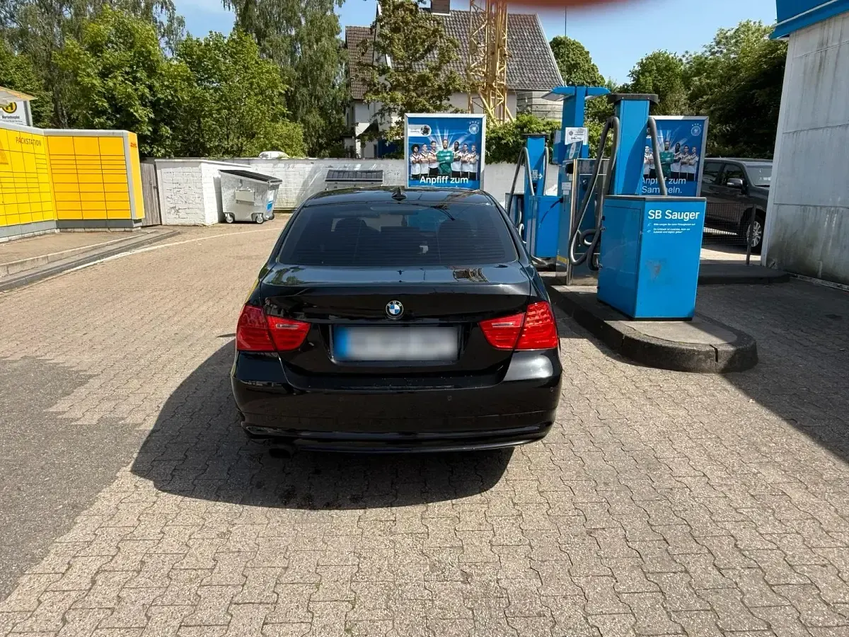 Gebraucht BMW 320 170 PS (125 kW) 2008 Schwarz Limousine