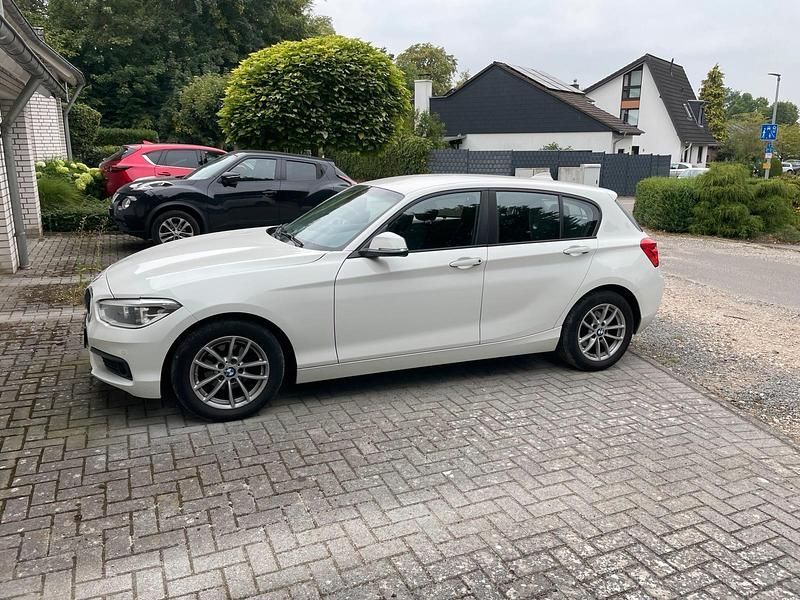 Weiß Gebraucht 2019 BMW 118 Kleinwagen | 14.100 € (Fairer Preis) - Bild 1/4