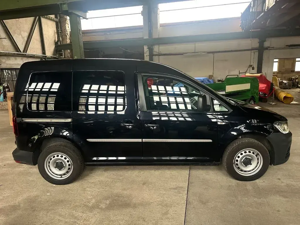 Gebraucht VW Caddy 102 PS (75 kW) 2017 Schwarz Van / Kleinbus