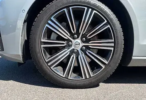 Używany Volvo V60 Plus 455 KM (334 kW) 2024 Szary Kombi