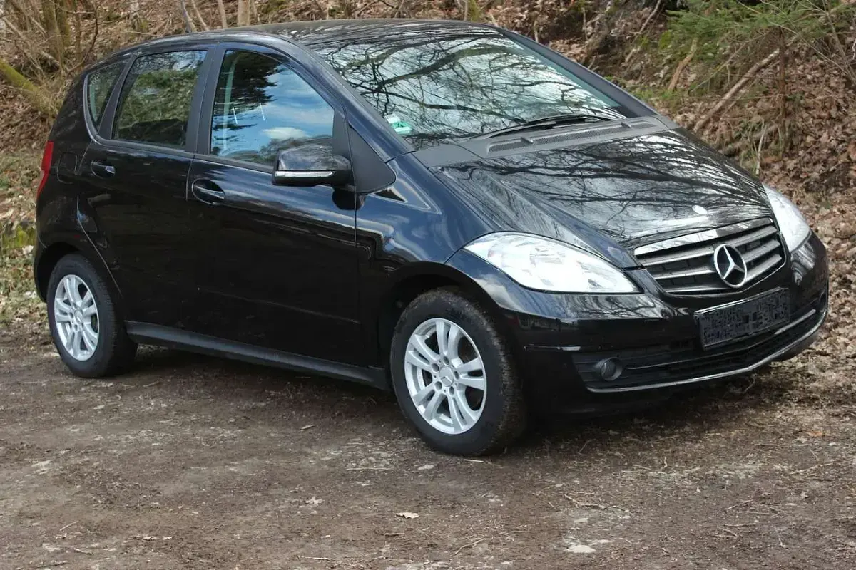 Gebraucht Mercedes A160 82 PS (60 kW) 2009 Kosmosschwarz  metalliclack Kleinwagen