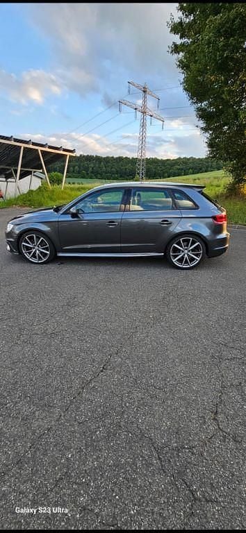 Grau Gebraucht 2015 Audi S3 Sport Limousine | 22.450 € (Fairer Preis) - Bild 1/4
