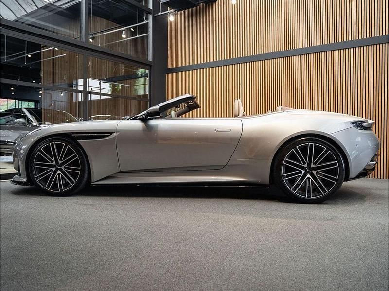 Gebraucht Aston Martin DB12 689 PS (506 kW) 2024 Grau Cabrio