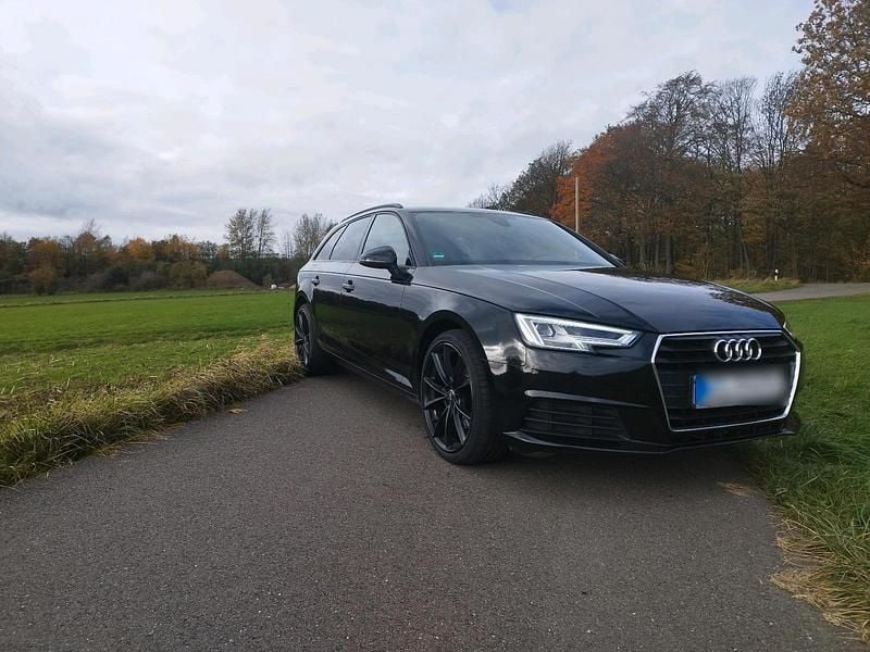 Schwarz Gebraucht 2018 Audi A4 Kombi | 13.899 € (Guter Preis) - Bild 1/4