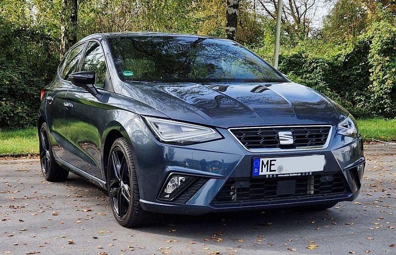 Grau Gebraucht 2021 Seat Ibiza Black Edition Kleinwagen | 18.990 € (Superpreis) - Bild 1/4