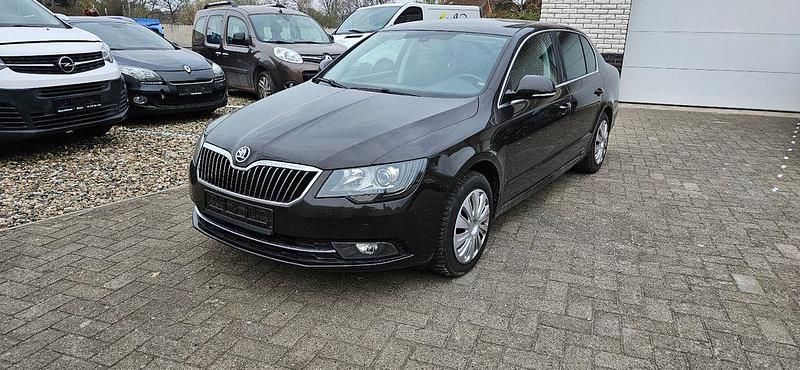 Gebraucht Skoda Superb Elegance 160 PS (117 kW) 2014 Grau Limousine