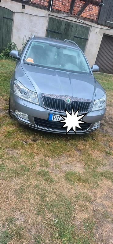 Grau Gebraucht 2012 Skoda Octavia Sport Kombi | 4.900 € (Superpreis) - Bild 1/4