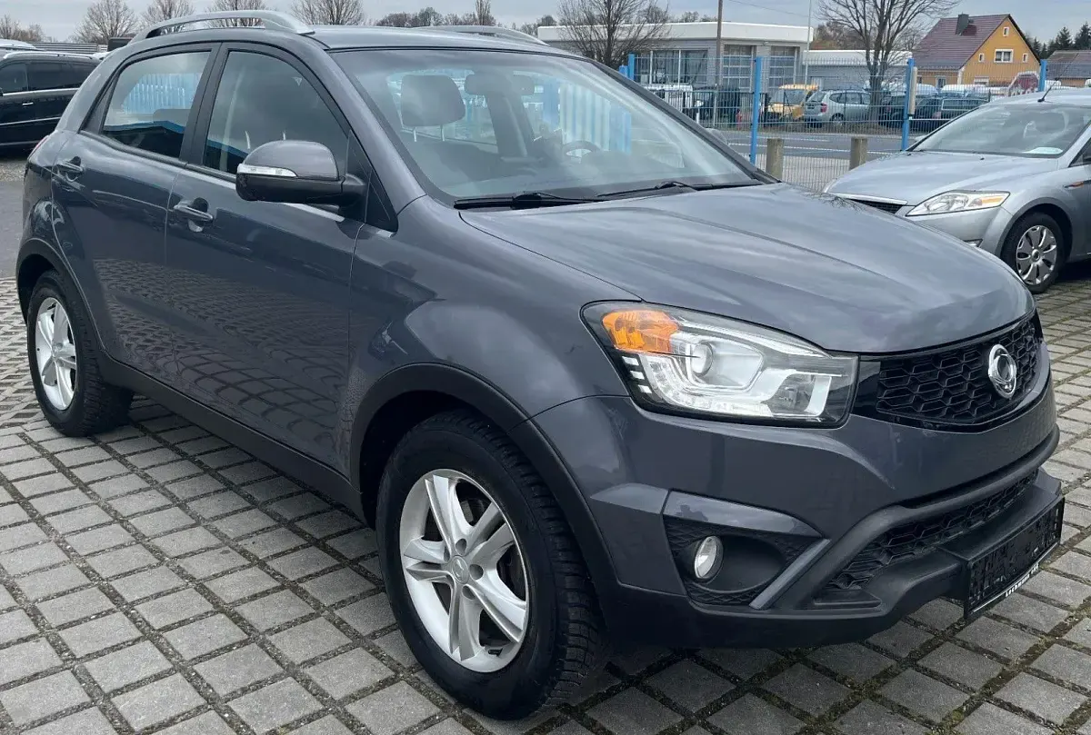 Gebraucht SsangYong Korando 150 PS (110 kW) 2015 Grau SUV