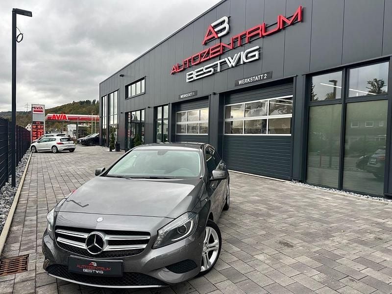 Grau Gebraucht 2013 Mercedes A200 Urban Limousine | 12.995 € (Fairer Preis) - Bild 1/3