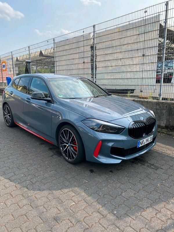 Grau Gebraucht 2021 BMW 128 Limousine | 30.250 € (Etwas zu teuer) - Bild 1/4