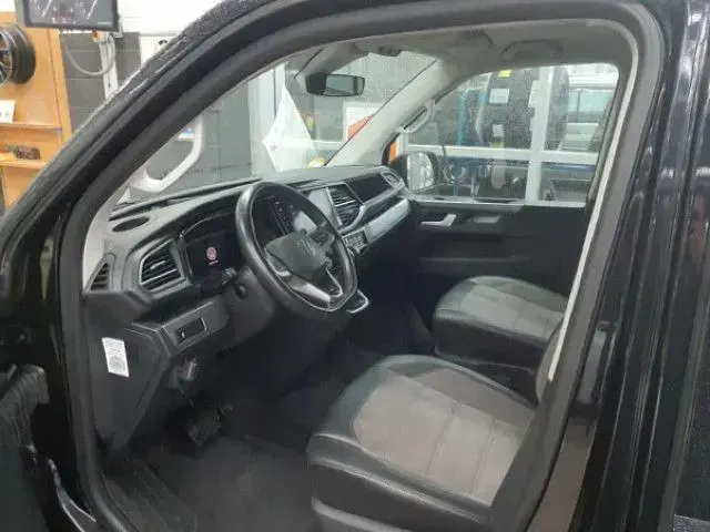Gebraucht VW Multivan Highline 204 PS (150 kW) 2023 Schwarz Van / Kleinbus