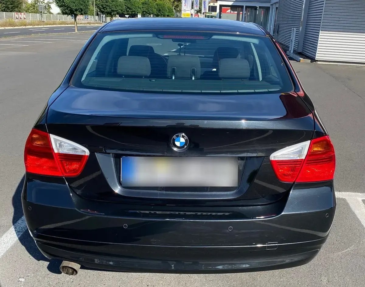 Gebraucht BMW 318 129 PS (94 kW) 2006 Schwarz Limousine