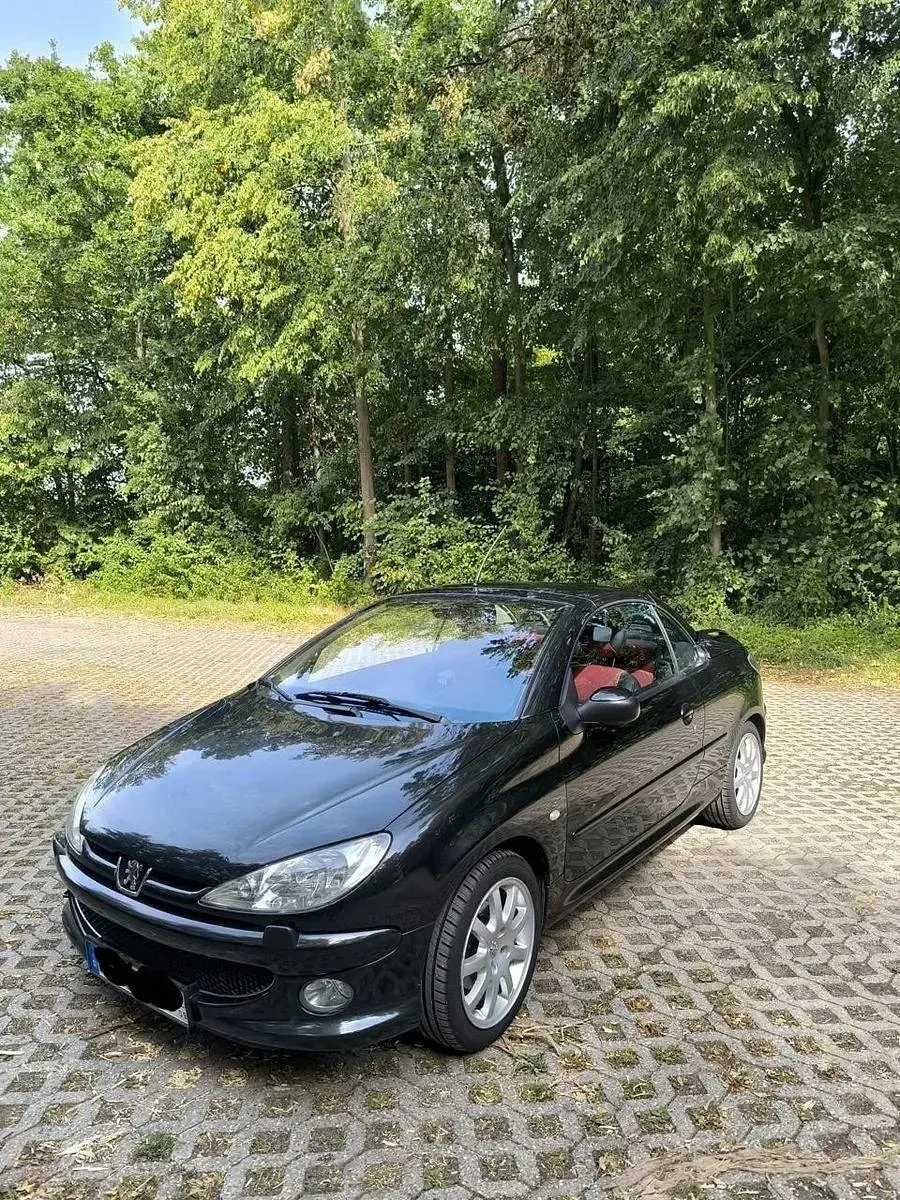 Gebraucht Peugeot 206 CC 109 PS (80 kW) 2003 Schwarz Cabrio