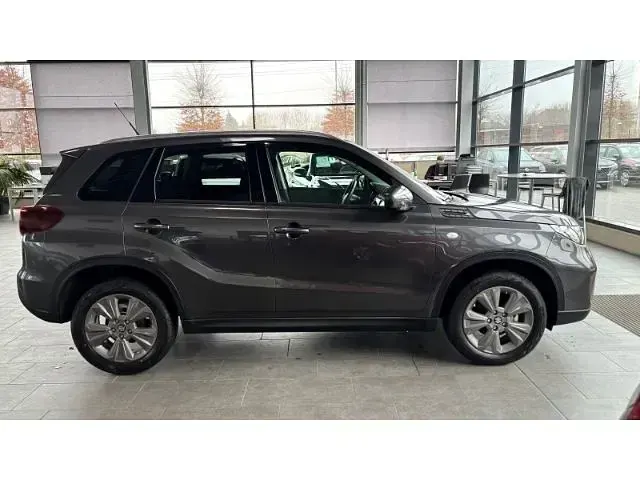 Gebraucht Suzuki Vitara Comfort 110 PS (80 kW) 2025 Titan dark gray metallic (metallic) SUV