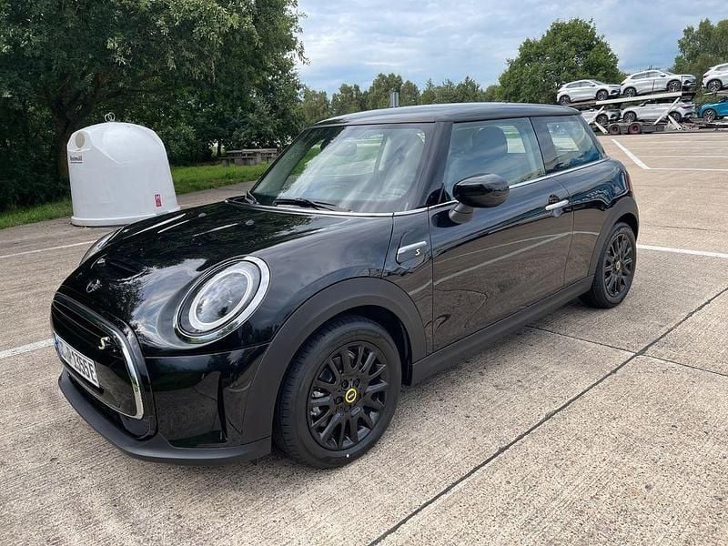 Gebraucht Mini Cooper SE 135 kW (184 PS) 2023 Schwarz Kleinwagen