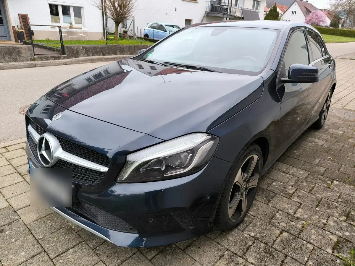 Gebraucht Mercedes A200 136 PS (100 kW) 2018 Blau Limousine