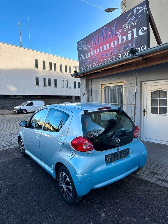 Silber Gebraucht 2006 Toyota Aygo Cool Kleinwagen | 1.900 € (Fairer Preis) - Bild 1/4