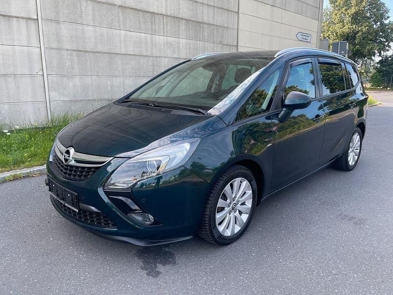 Grün Gebraucht 2014 Opel Zafira Tourer Active Van / Kleinbus | 4.399 € (Guter Preis) - Bild 1/4