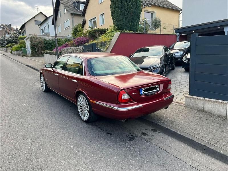 Gebraucht Jaguar XJ 238 PS (175 kW) 2007 Rot Limousine